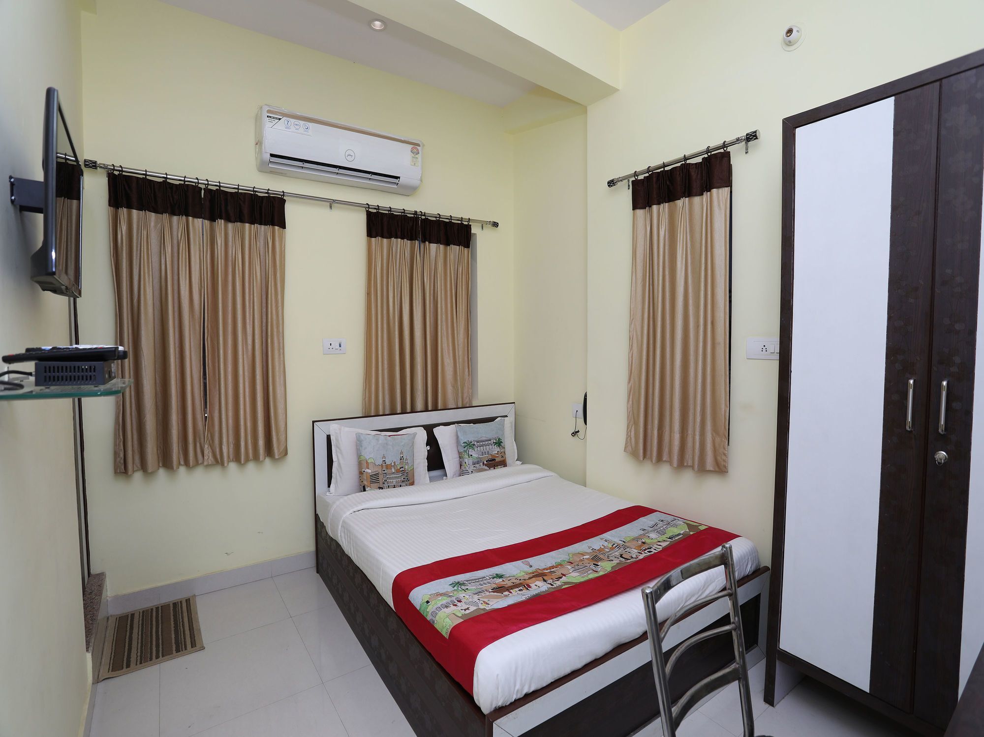 Oyo 10342 Krishna Hotel 4*