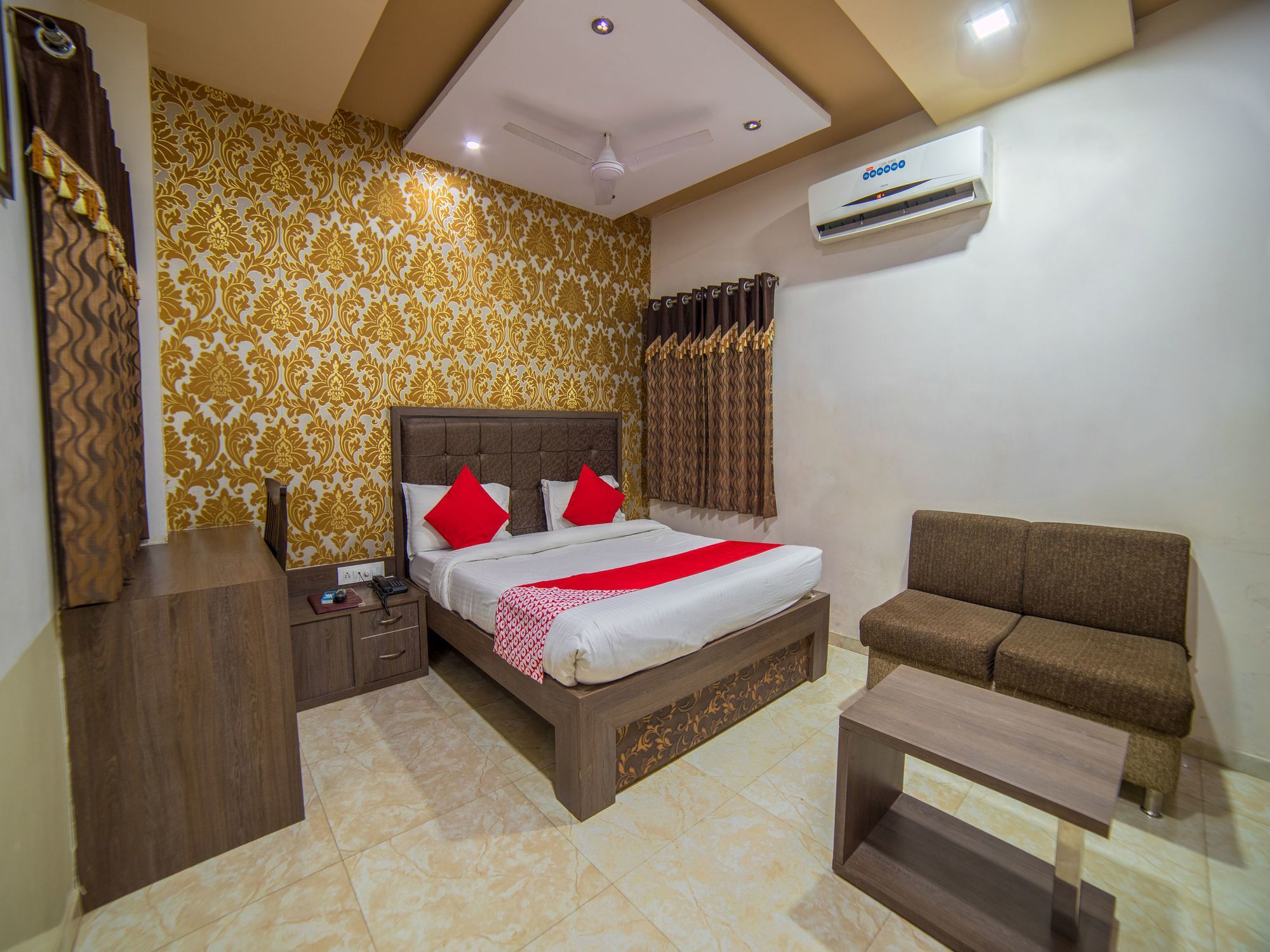 A R Excellency Hotel 2*