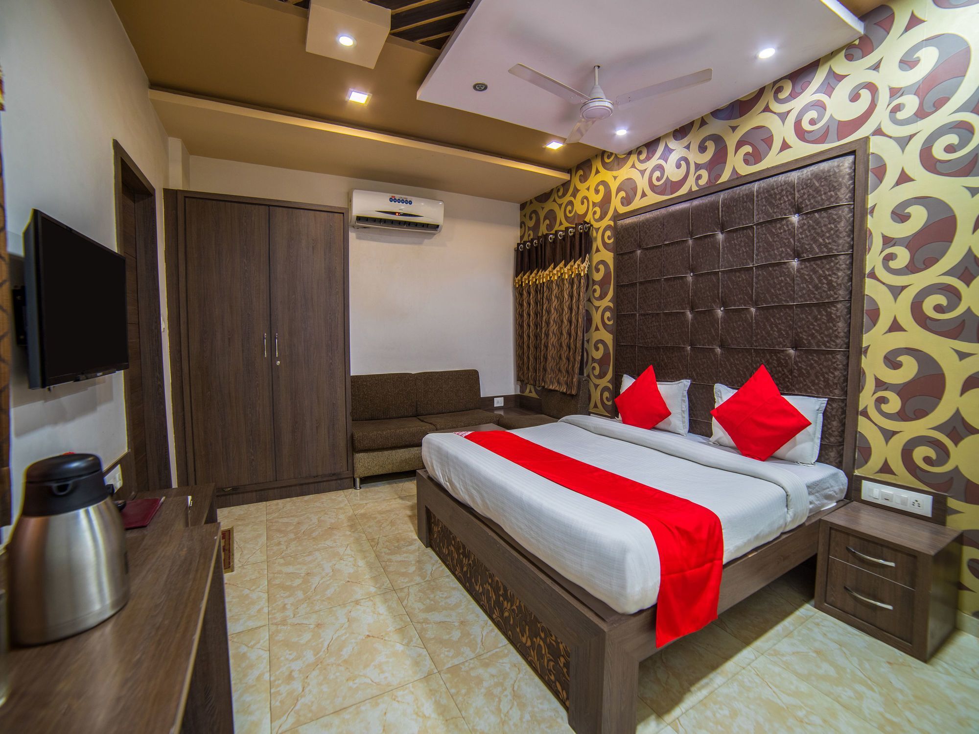 A R Excellency Hotel 2*