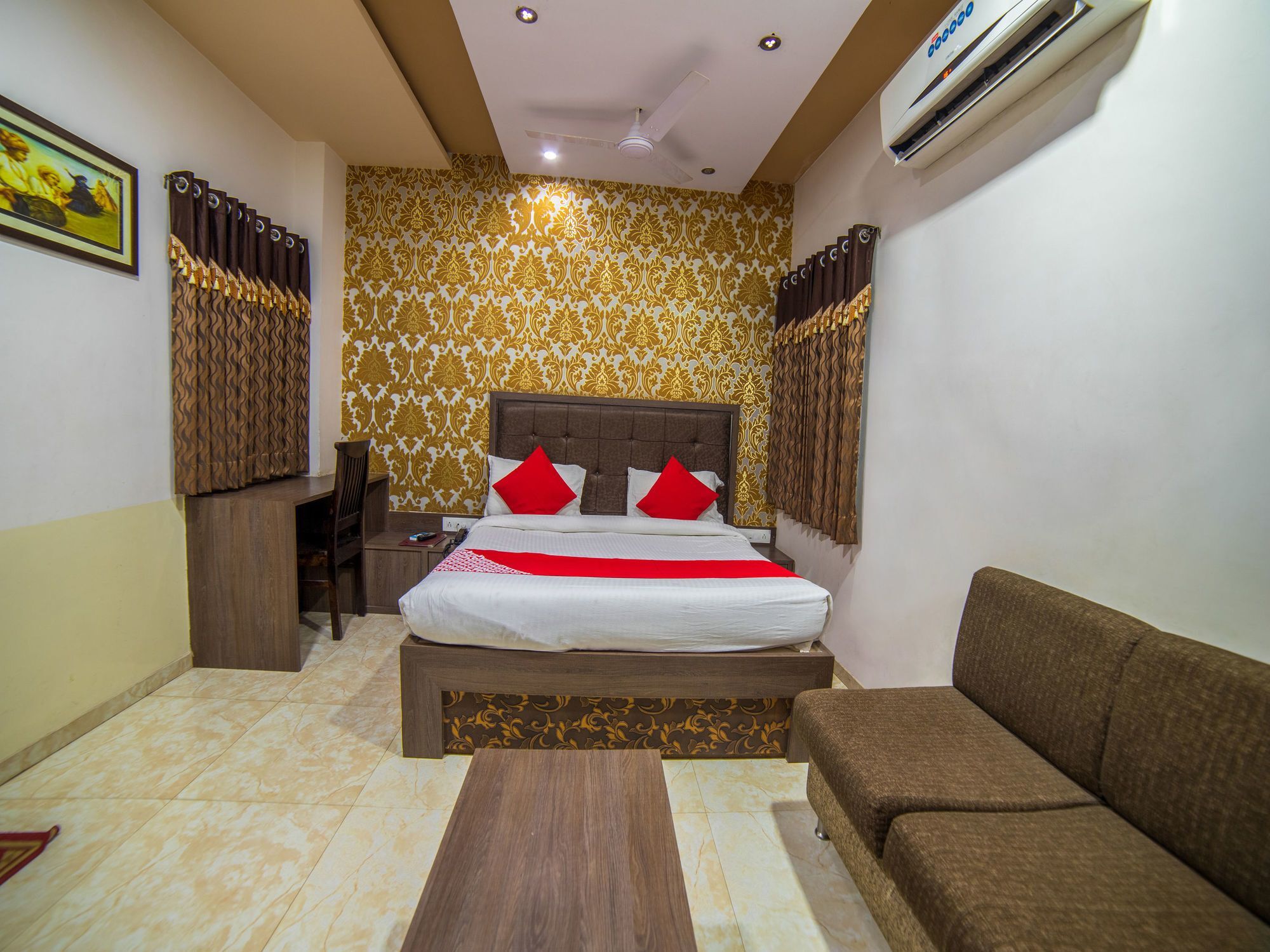Hotel A R Excellency 2*