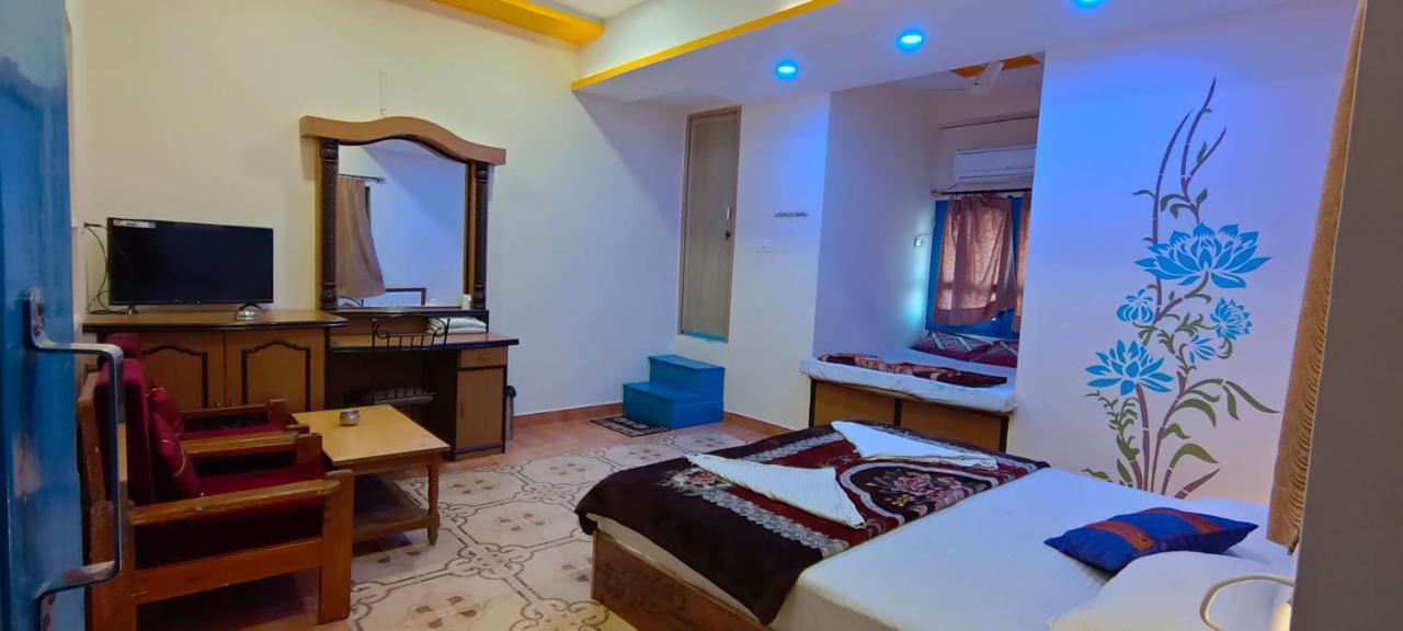 Shivam Hotel 2*