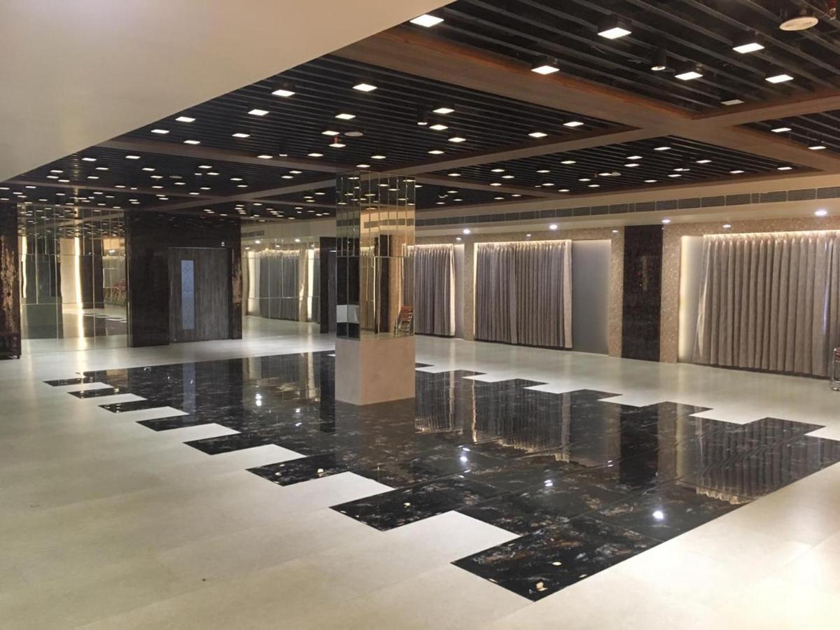 Hotel Aarunya Royale